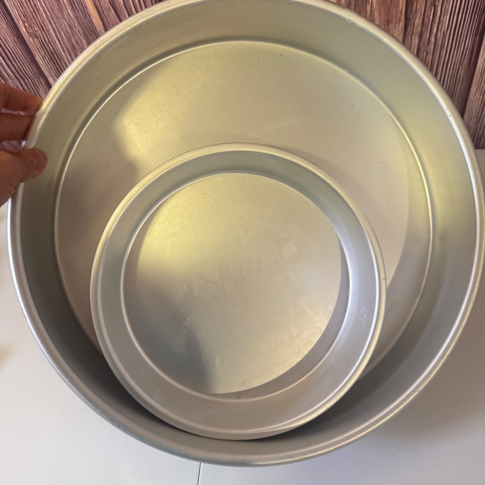 Wilton Cake Pan Set Unisex 8in 14in Silver Round Aluminum 2105-6114 2002 Vintage